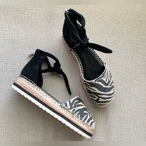 Vince Camuto zebra Sandals. NWT